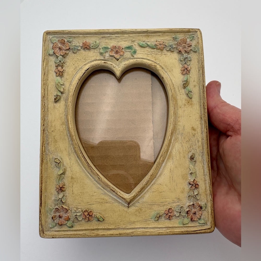 Vintage Floral Heart Frame